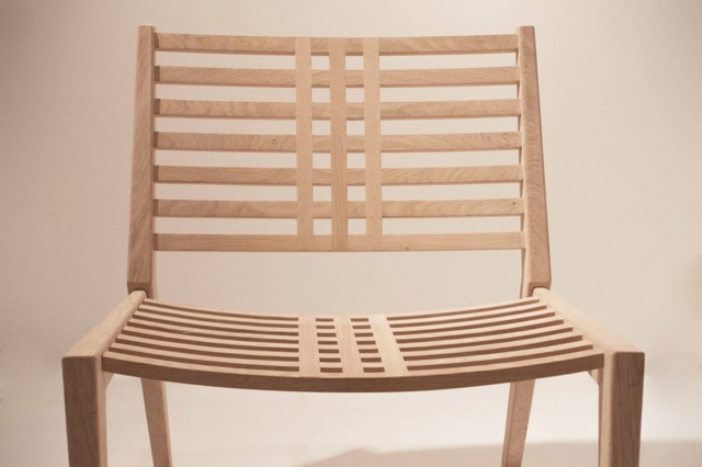 Ergonomicky tvarované operadlo pre ľudí