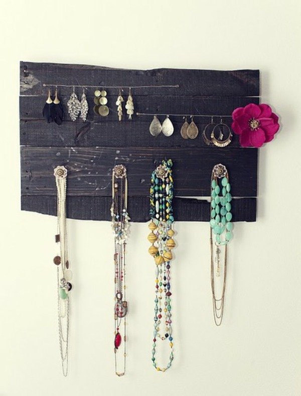 Vyrobte si vešiak na šperky z dreva sami