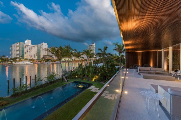 drevený betón-luxusný dom-terasa-výhľad-Miami-pláž