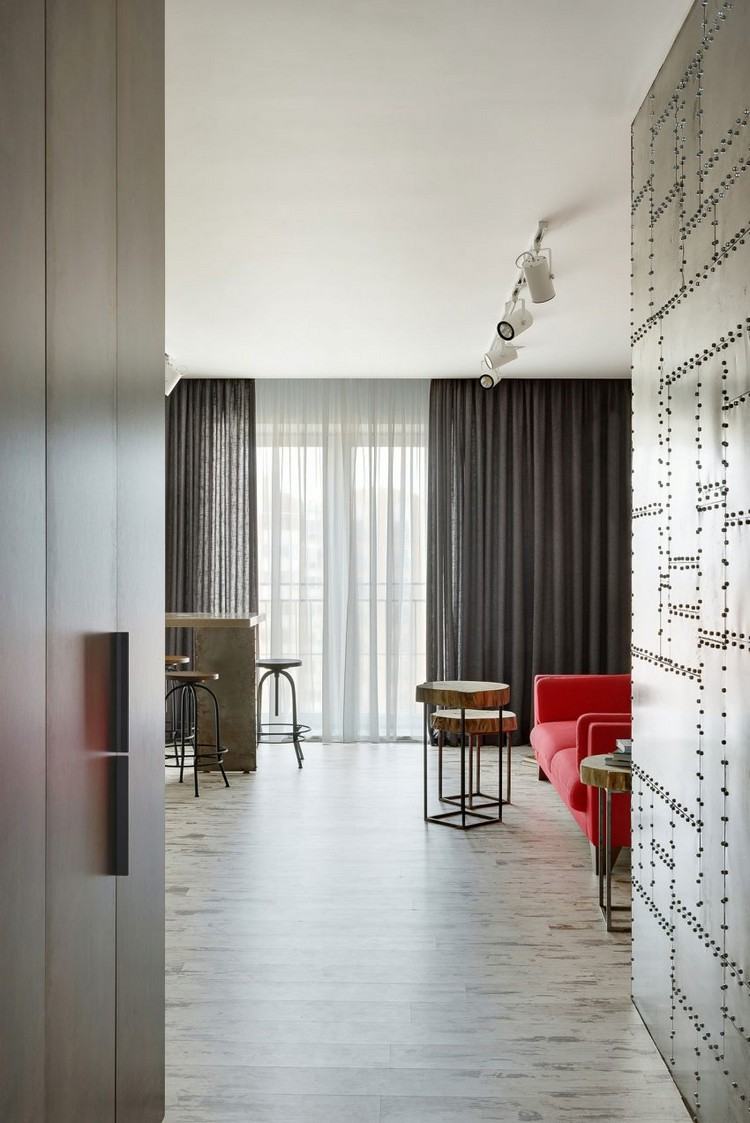 Drevený a oceľový interiérový dizajn-bakalárske-ploché-kovové-nity