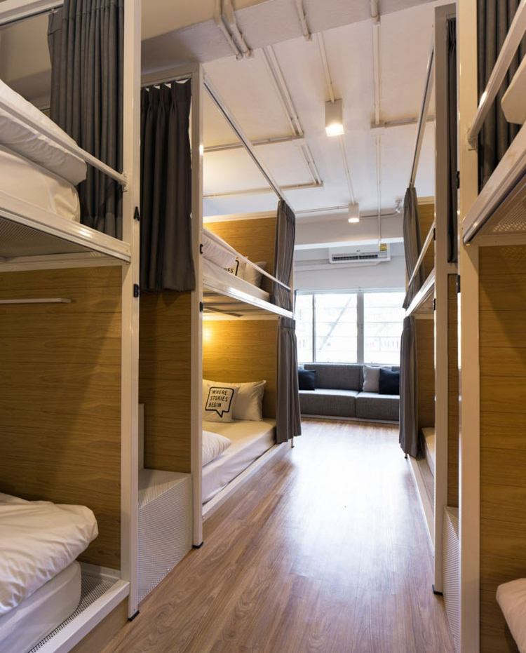 drevený obklad-izba-hotel-nápad-pohodlná podlaha