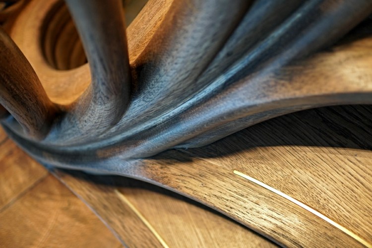 schodisko schovať reštauráciu ozdobne zakrivené dubové drevo