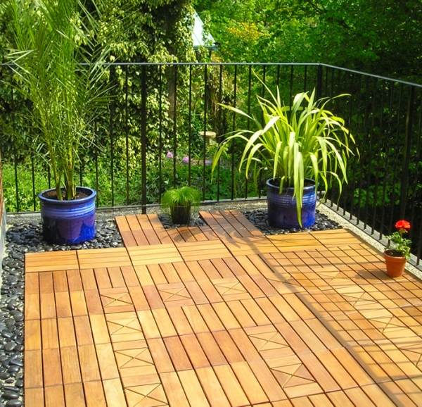 Drevené obklady balkónová kombinácia kamienkové výsadby