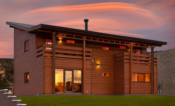 Borovicový dom od spoločnosti Nordicasa - vonku