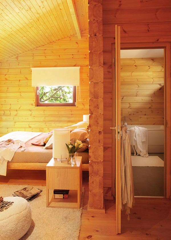 Borovicový dom pri spálni Nordicasa