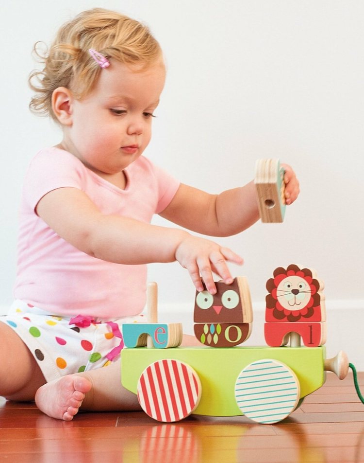 Drevený hračkový ťahací čln so zvieratkami