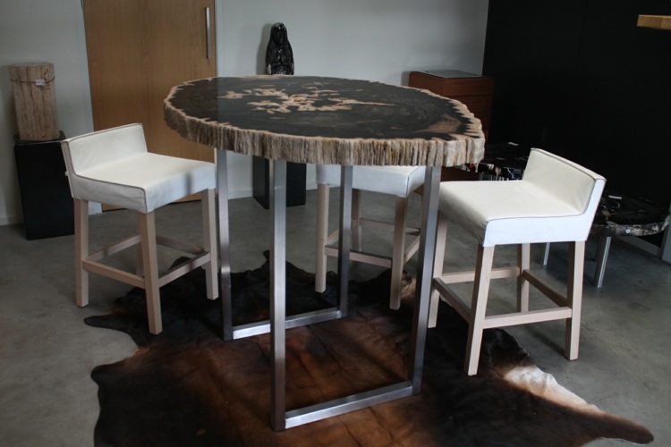 stolný dizajn drevený kufor barové stoličky biela kožená kožušina