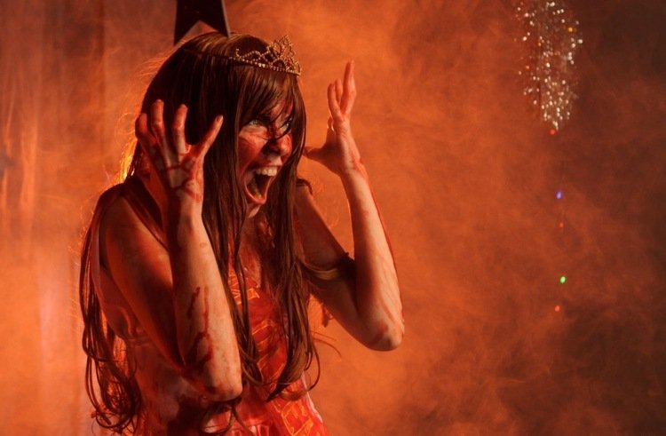 hororový kostým carrie ženy si vyrábajú nápady na halloween sami