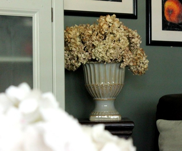 kvety hortenzie suchý jesenný dekoračný domček