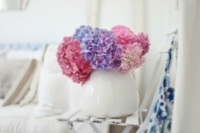 Aranžmán jarná modrá ružová farba dekorácie vo vidieckom štýle