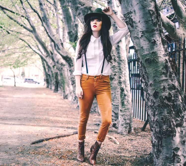 nohavice dámska sukňa lederhose biela košeľa