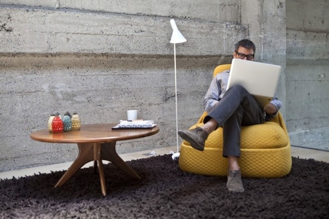 Hosu ​​jednomiestne kreslo Coalesse funguje pohodlne doma