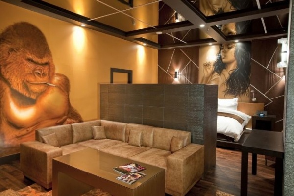 Gorilla Suite Hard Rock Hotel-Las Vegas Interiér obývačky hnedé zaujímavé osvetlenie