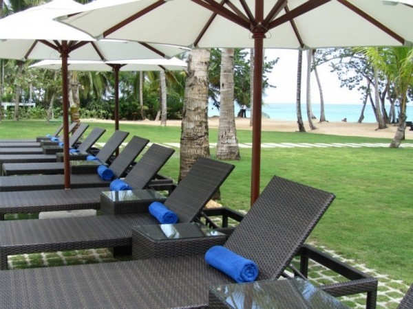 hotel dominikánska republika ležadlá pri bazéne hotel v dominikánskej republike ležadlá pri bazéne