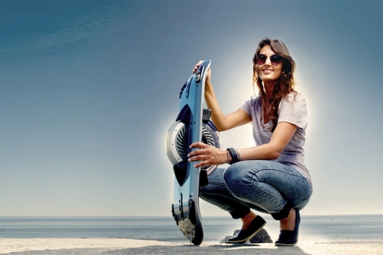 Hoverboard dizajn pre futuristickú zábavu z jazdy vo voľnom čase dizajn hoverboard šport voľný čas zábava skateboard ženy muži