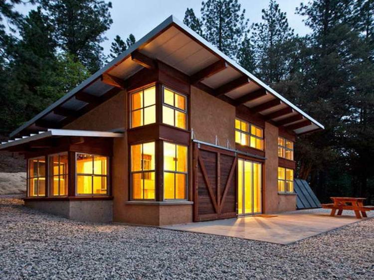 drevená chata okno terasa stodola dvere kamienkové kamene záhradný nábytok