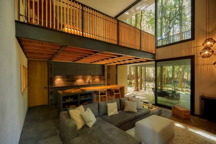 horné poschodie a obývacia izba s rovnými čiarami a skvelým interiérovým dizajnom