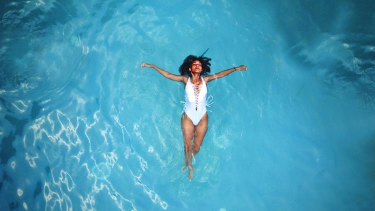 Správnym opaľovacím krémom sa môžete vyhnúť červeným škvrnám na tvári z tepelných vyrážok