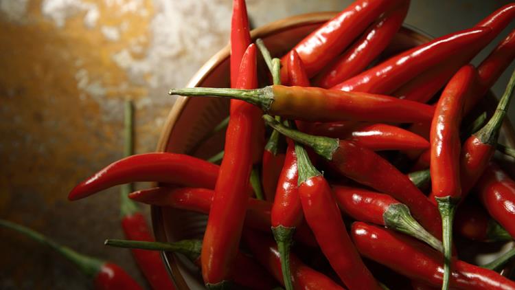 Rosacea by sa mala vyhýbať korenistému jedlu, saunám a horúcim sprchám