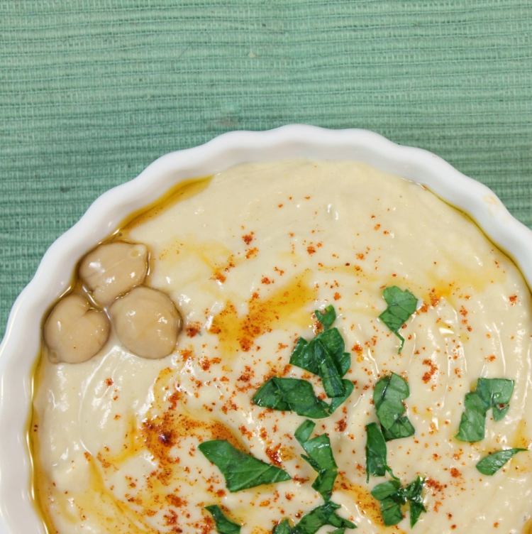 urobte si hummus petržlenovú vňať hrášok papriku sami