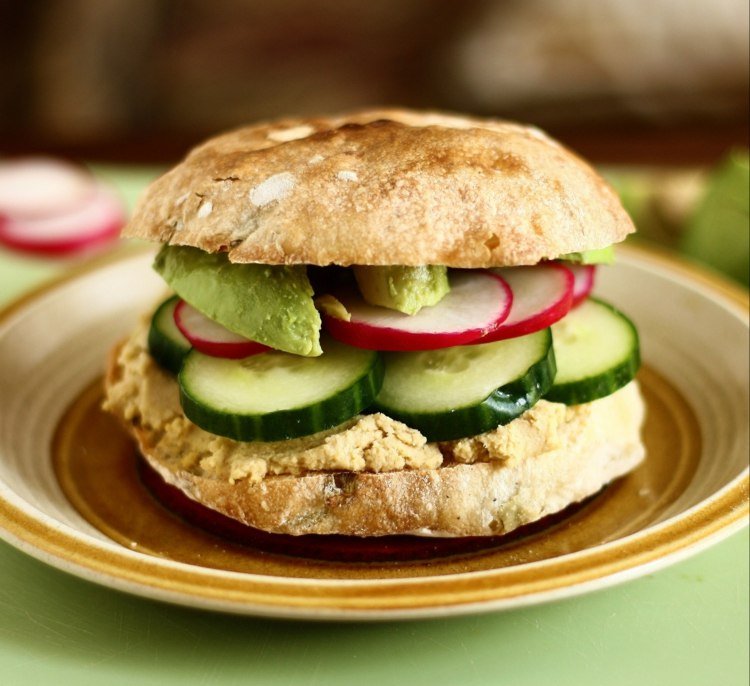 uvarte si vlastnú hummusovú sendvičovú hamburgerovú uhorku