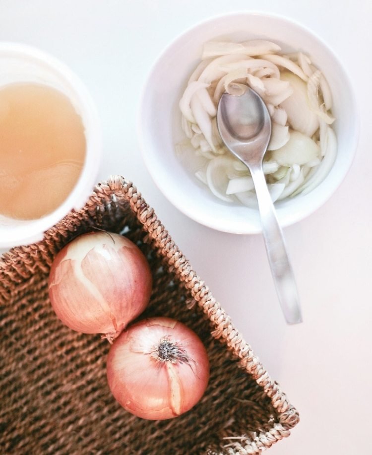 Na prechladnutie si pripravte cibuľovú šťavu na zmiernenie kašľa