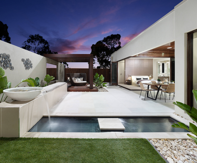 idea-záhrada-jazierko-dizajn-vodný prvok-nášľapná doska-úzka terasa