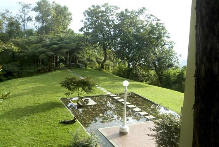 idea-záhradný rybník-dizajn-hladina-vody-kamene-voda