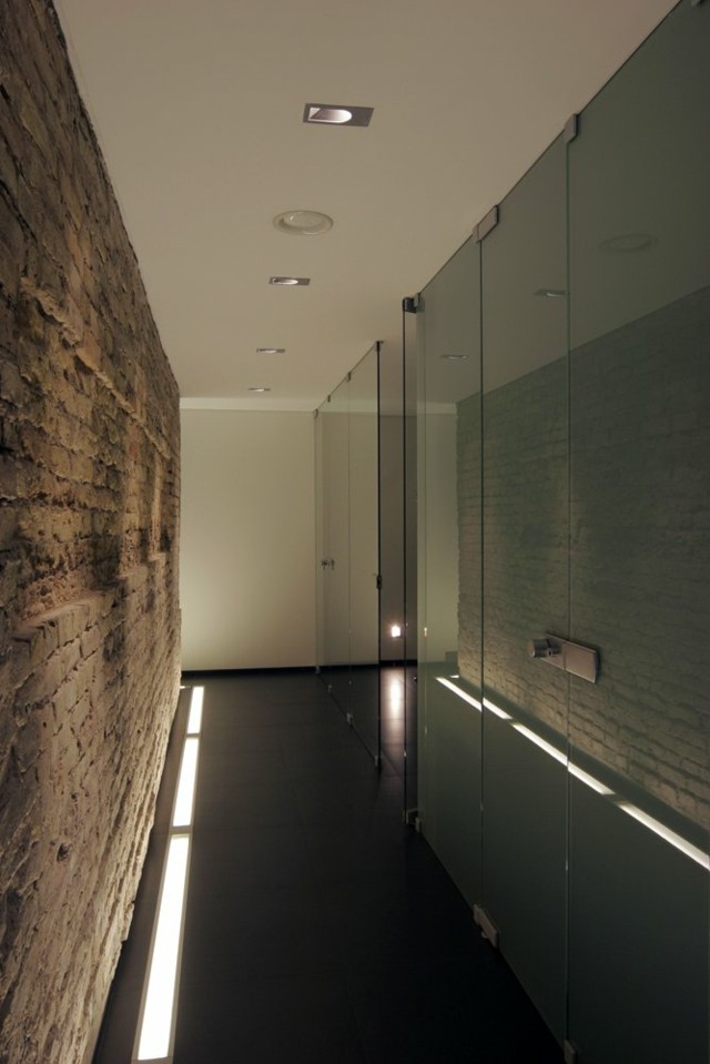 Sprchová kabína so sklenenou stenou z kamennej steny Sklenené nástenné LED osvetlenie sprchové kabíny stropné svetlá