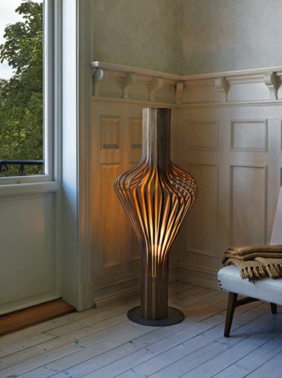 Stojacia lampa, nápad na výzdobu obývačky Stojacia lampa, drevený interiér obývačky