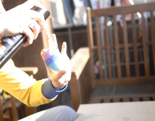 Nápad na veľkonočné remeslá zdobenie laku na vlasy vytvrdzujúceho veľkonočné vajíčka