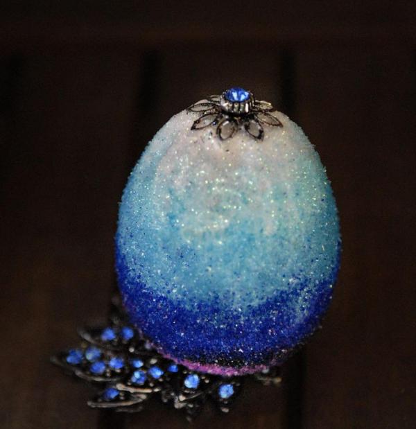 Nápad na veľkonočné remeslá v zdobení veľkonočných vajíčok sa trblieta v štýle faberge