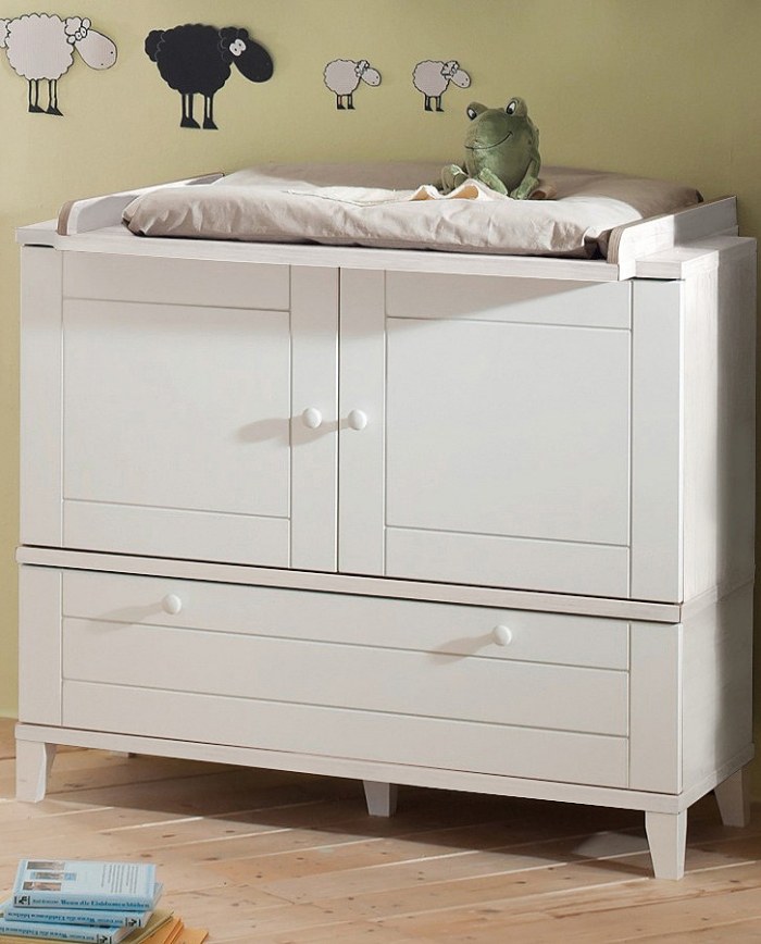 Zariadenie detskej izby-drevený-prebaľovací-stôl-bella-biela-ochrana pred pádom-všade navôkol