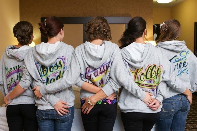 nápady hen party mikiny štítok prevziať úlohy nápady-sliepka-párty-mikiny-štítky-rolky