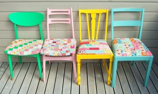 Namaľujte vintage stoličky novými farbami a čalúnenými poťahmi sedadiel s patchworkovým dizajnom klasický-dizajn-kresla-farebne-maľovaný-rám-kresla-čalúnený-sedák
