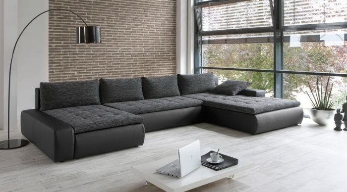 Krabica na obývaciu krajinu-s-pohovkou-čiernou-posteľou pre hostí