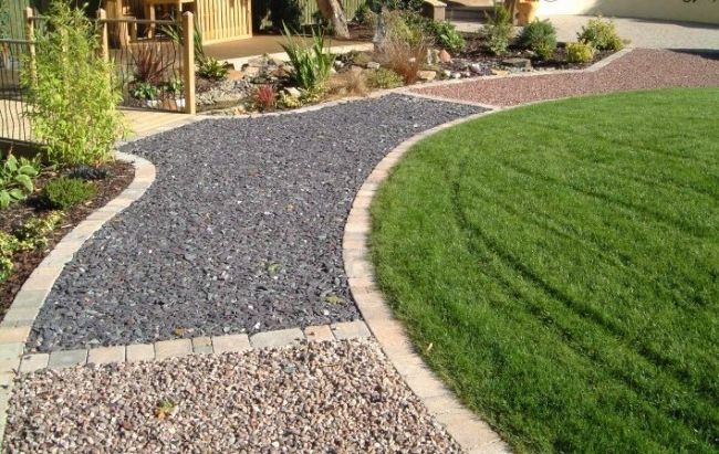 Okrajové nápady záhrady na okraji štrkovej cesty Tipy na kladenie záhradných lemovacích štrkových ciest