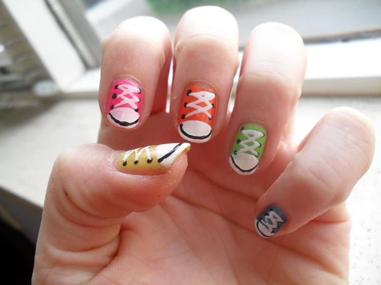 vtipné-nápady na nechty-farebné-skľučovadlá