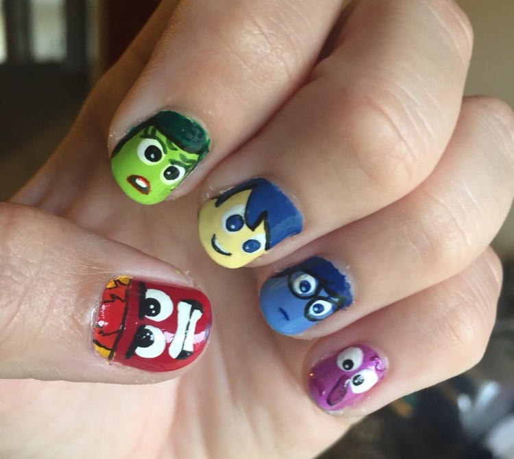 funny-nail-art-nápady-všetko-stojí-hore nohami