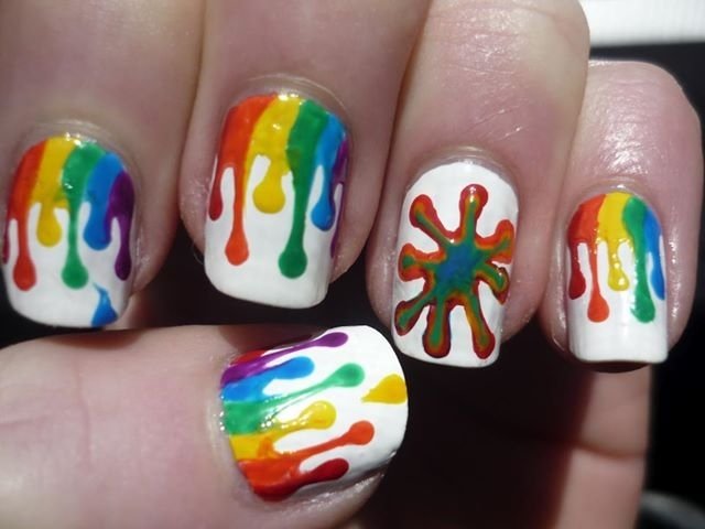 Umenie na nechty-vtipné kresby-ručne-naildesigny-striekance farieb
