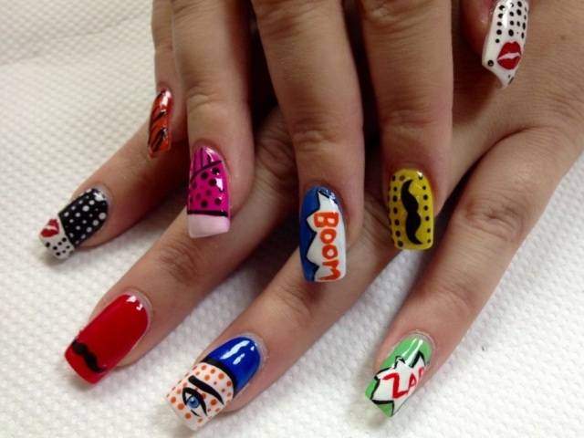 Umenie na nechty-kreácie-pop-art-kresby-ručne-farebné-nechty