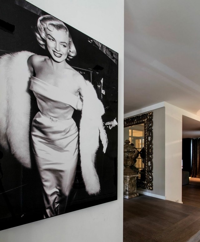 Plagátový dizajn steny z drevenej podlahy