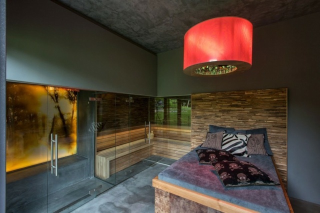 Spálňa s LED osvetlením zariadená v hollywoodskom štýle