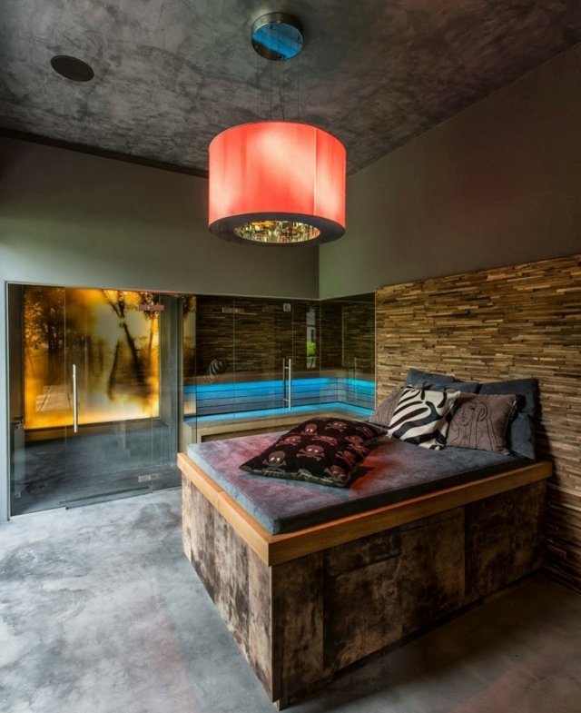 Závesná lampa, dvojlôžková podlaha, betón