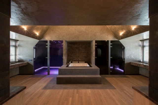 Priehradka z matného skla vo fialovej farbe