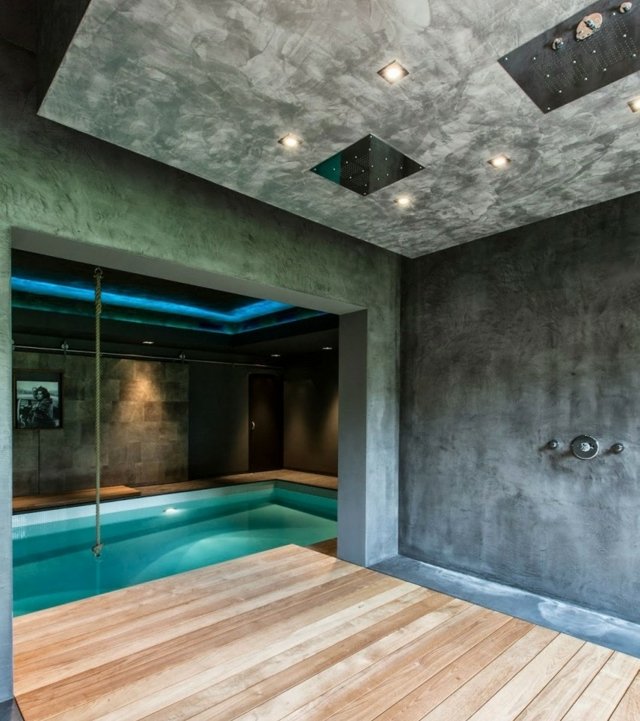 Stenové sprchové kabíny zapustené do LED sivé omietky