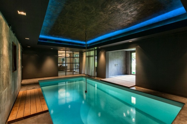 Osvetlenie stropu drevenými podlahovými doskami