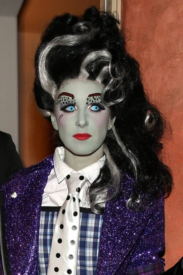 Farebný objektív-horor-kostým-koncept-zombie-oči-cruella-deville-hairstyling