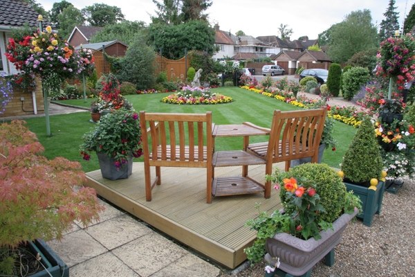 nápady na záhradný dizajn doma aplikujte drevo na sedenie