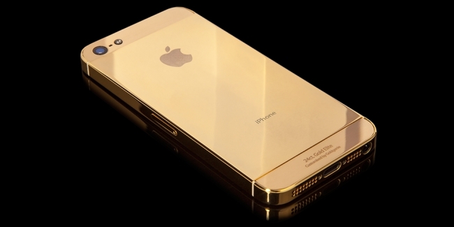 Tip na darček so zlatým puzdrom na iPhone5s-Vianoce 2013 iPhone5s ponúka moderný nápad na darček v podobe zlatého puzdra-Vianoce 2013